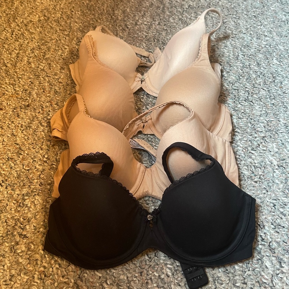 Bra bundle (4) Victoria Secret Demi bras